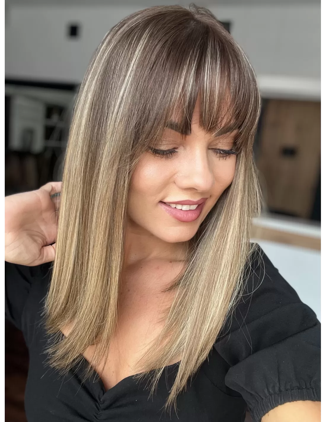 Fryzury p&oacute;łdługie z grzywką